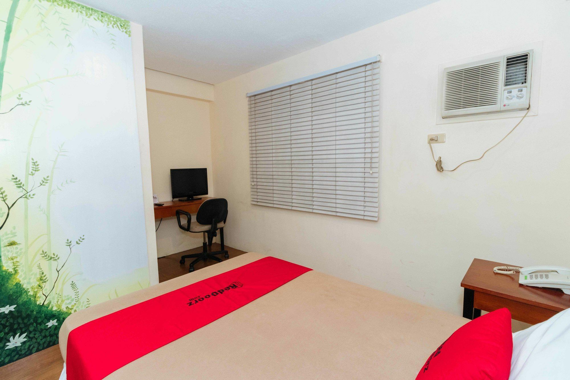 Reddoorz @ Amorsolo Makati Makati City Exterior foto