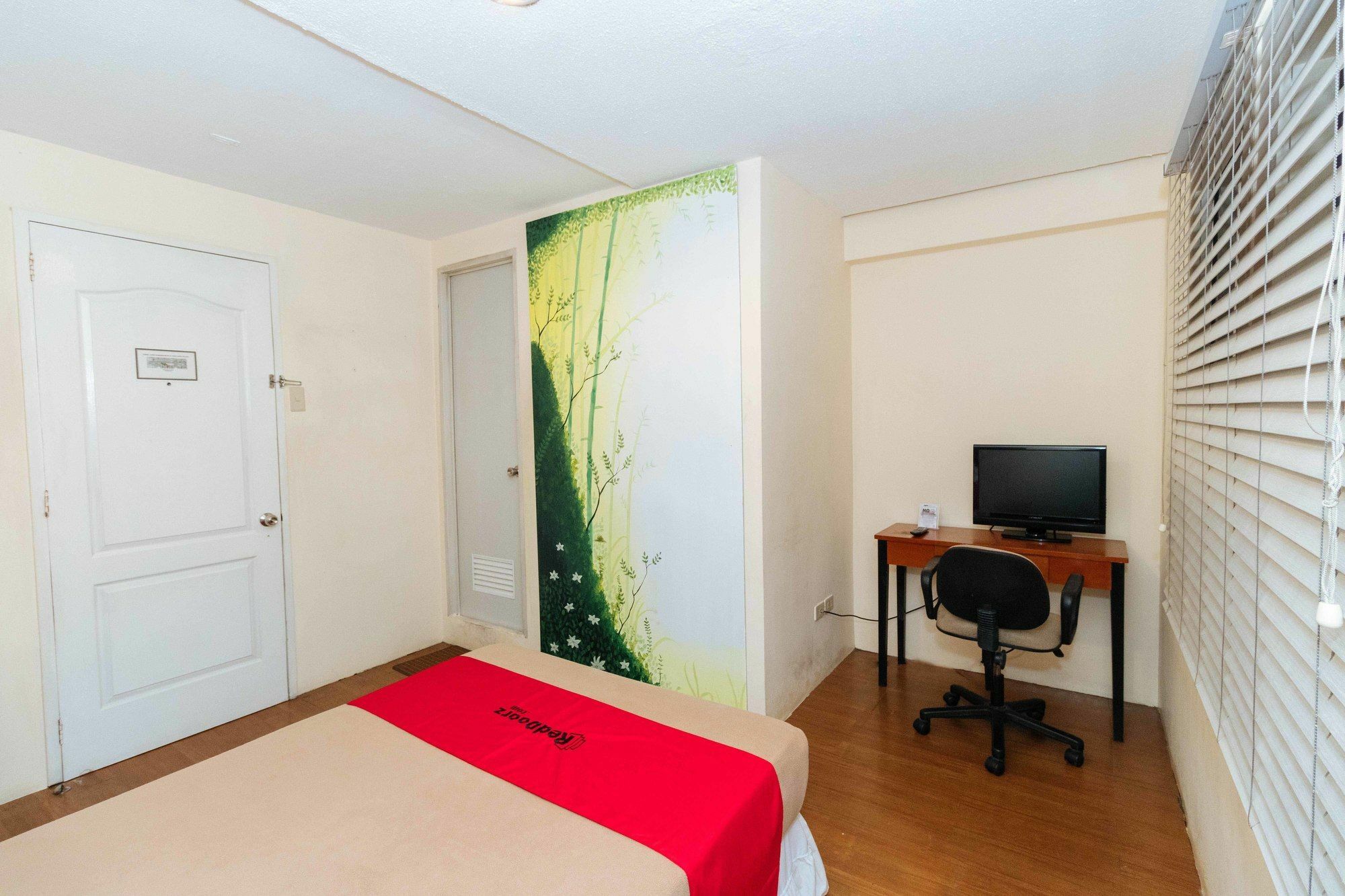 Reddoorz @ Amorsolo Makati Makati City Exterior foto